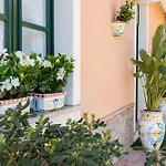 Guest house Guest Rose 3*